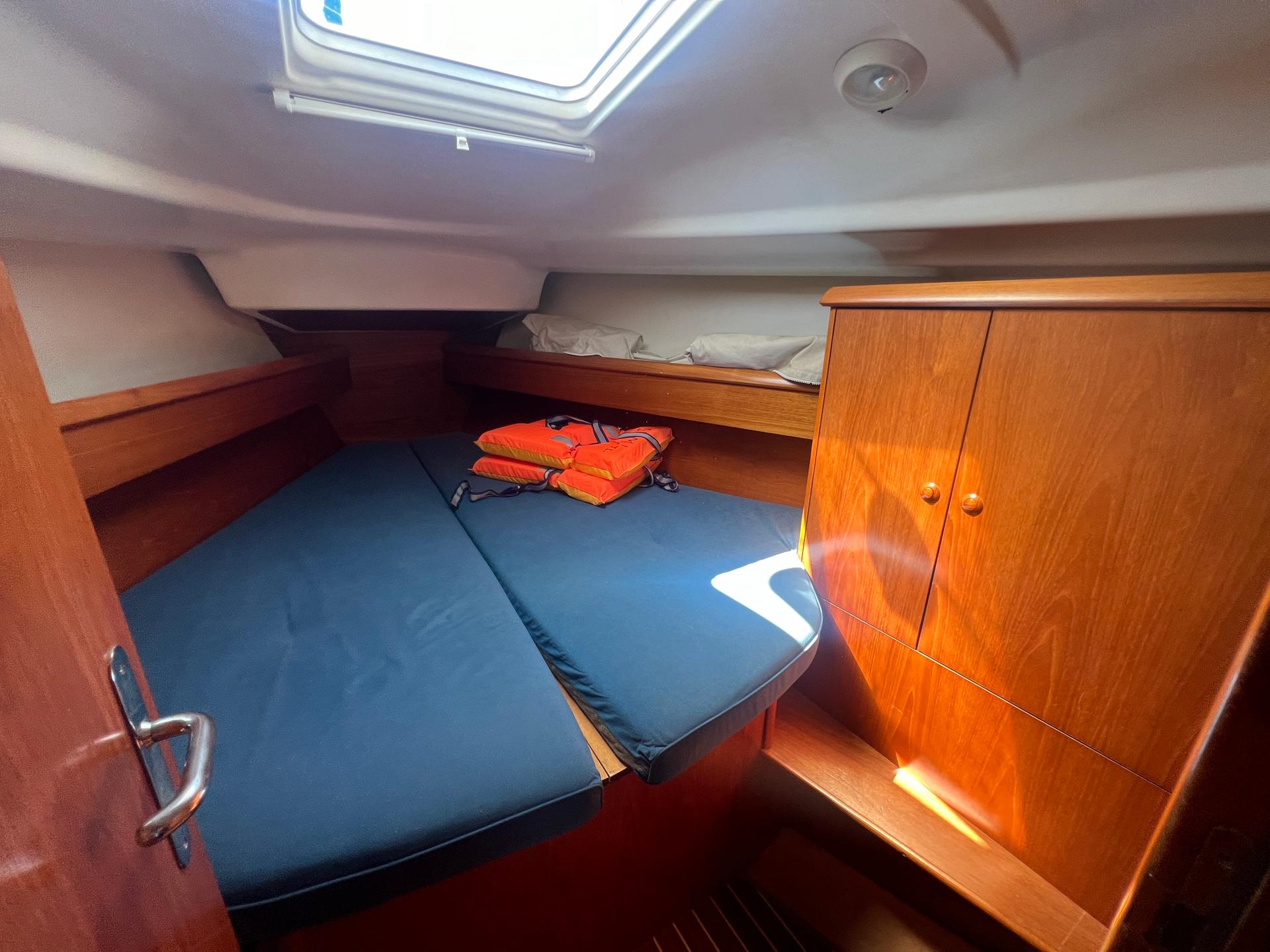 slider 6 Jeanneau Sun Odyssey 37